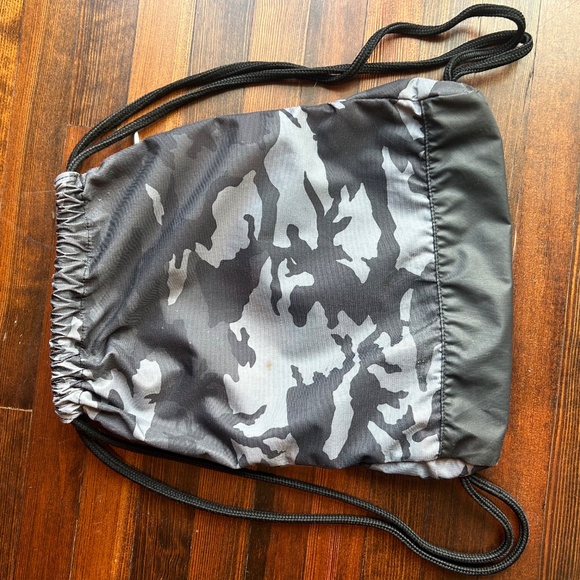 Nike - Picture 2 of 3